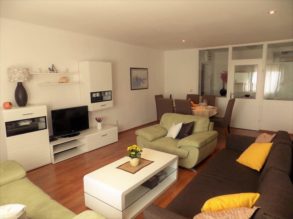 Apartment Anamarija นยีวีเซ ภายนอก รูปภาพ