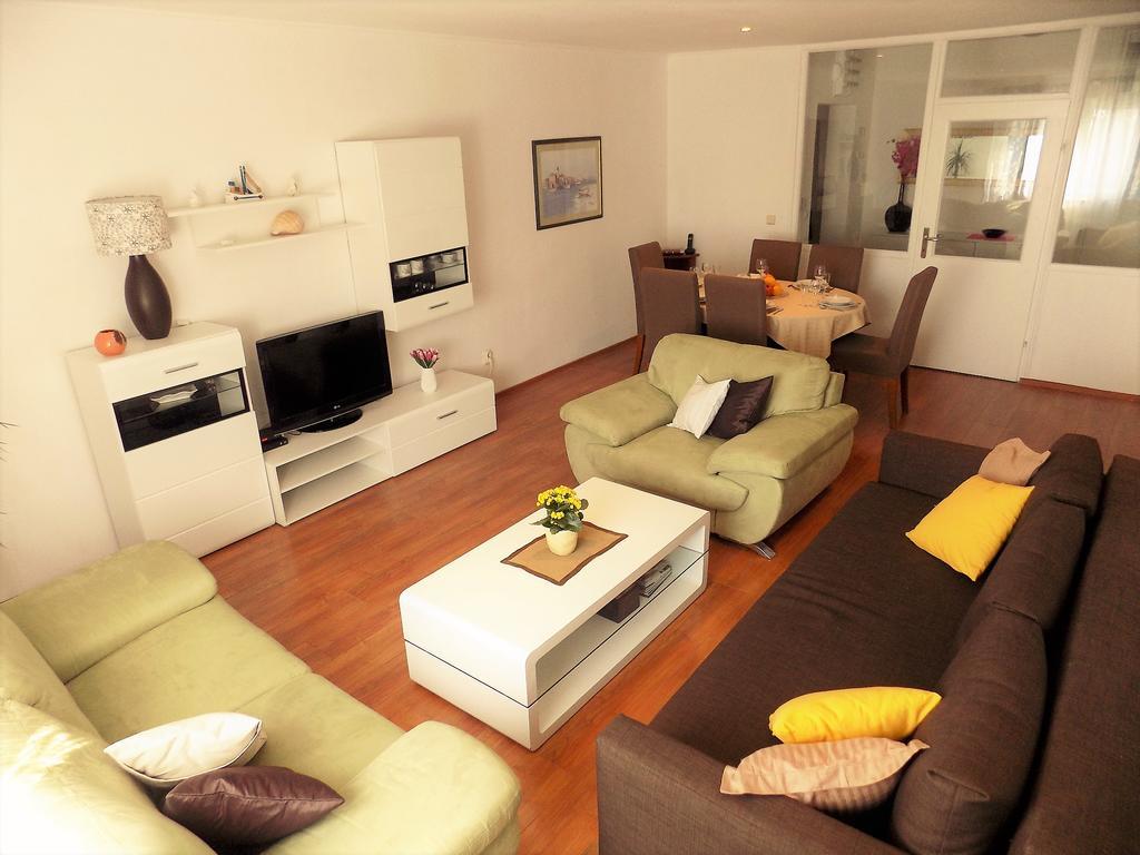 Apartment Anamarija นยีวีเซ ภายนอก รูปภาพ